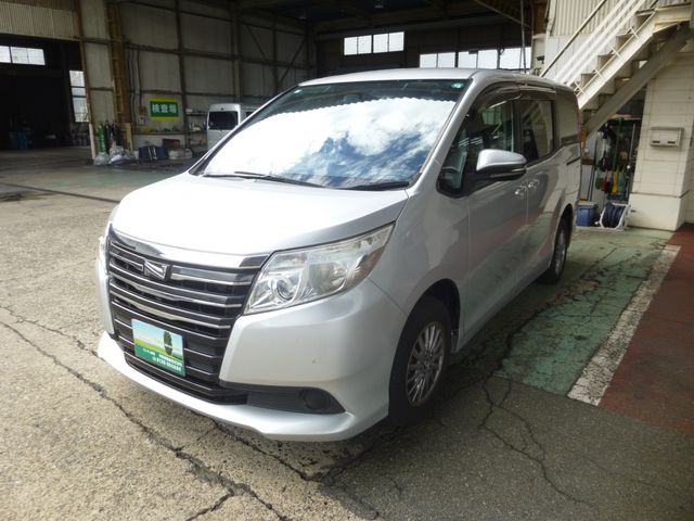 TOYOTA NOAH 4WD 2014