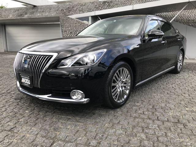 TOYOTA CROWN MAJESTA HYBRID 2014