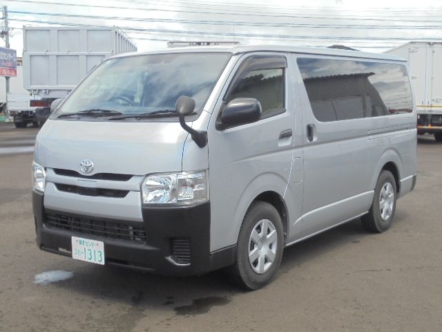 TOYOTA HIACE van 1.2t 2WD 2018