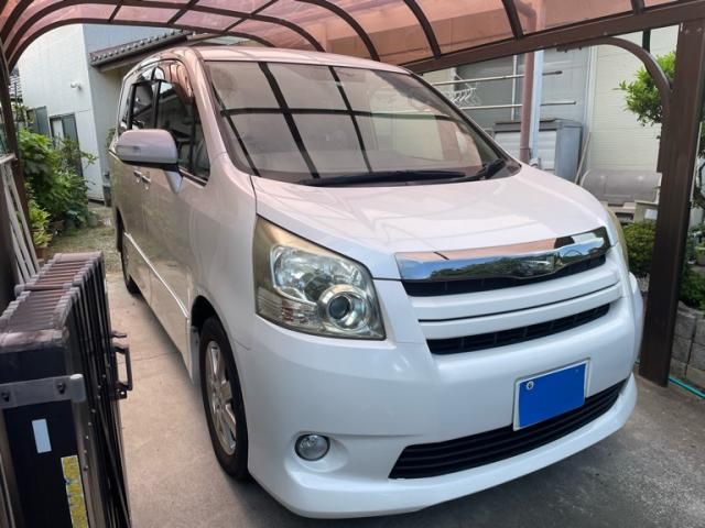 TOYOTA NOAH 2009