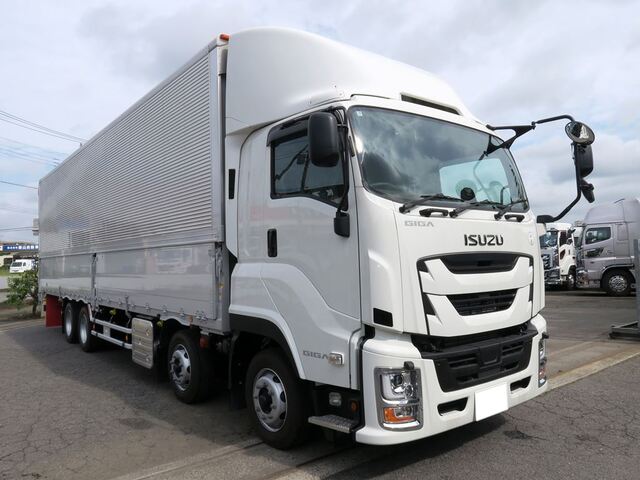 Isuzu GIGA 2023