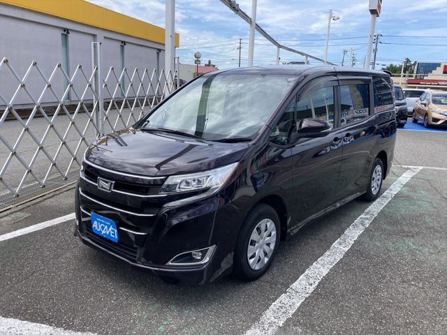 TOYOTA NOAH 2017