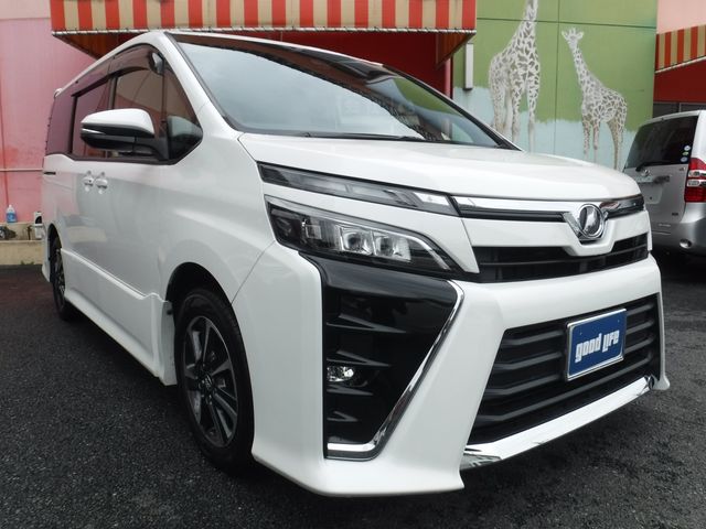 TOYOTA VOXY 2017