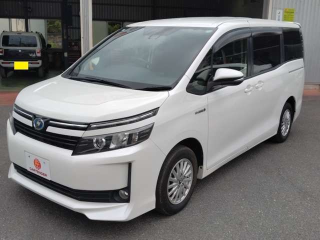 TOYOTA VOXY HYBRID 2017