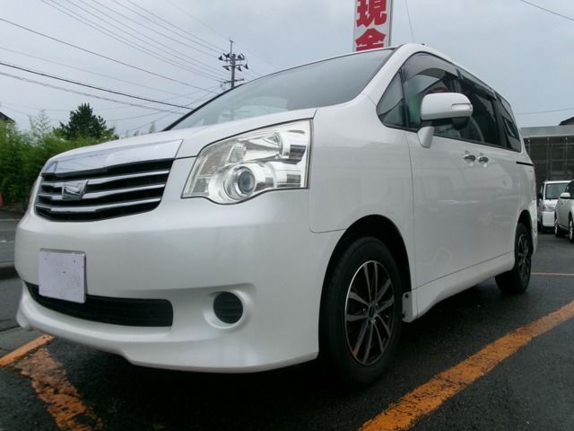 TOYOTA NOAH 2012