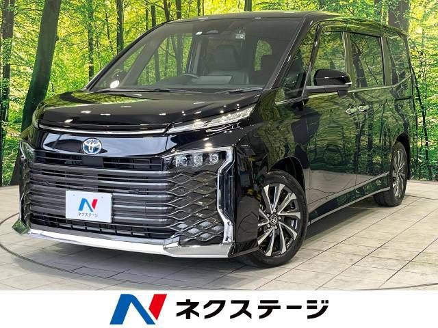 TOYOTA VOXY HYBRID 2022