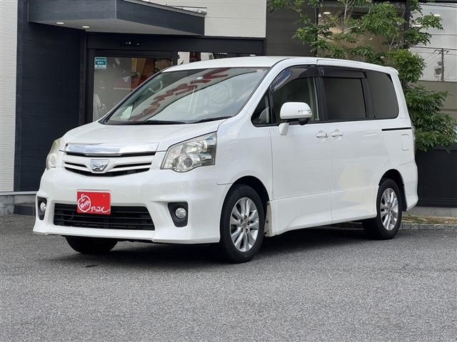 TOYOTA NOAH 2011