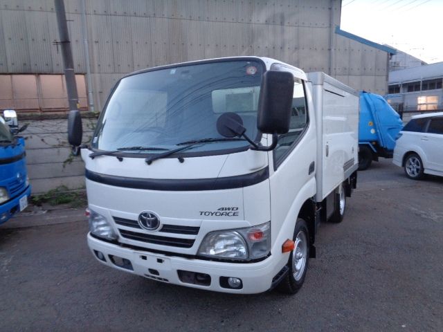 TOYOTA DYNA 2015