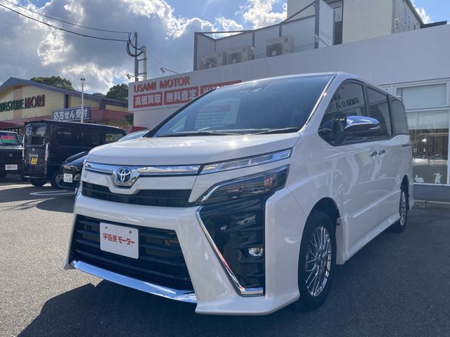 TOYOTA VOXY HYBRID 2021