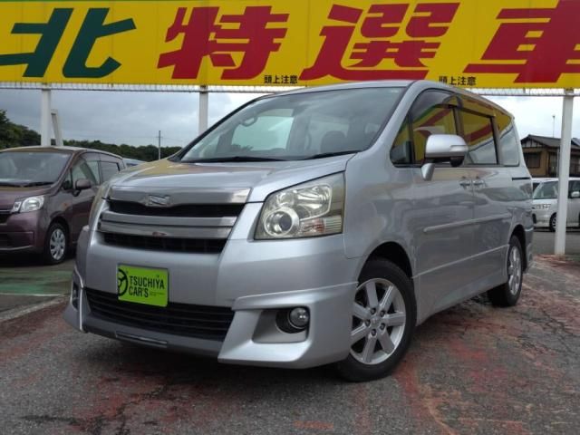 TOYOTA NOAH 2009