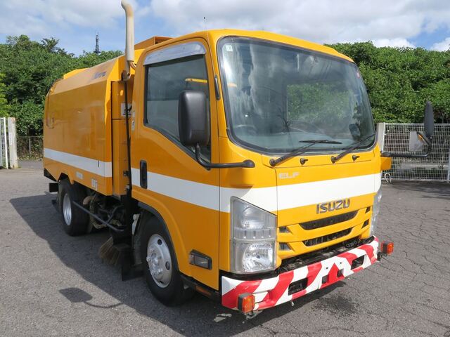 Isuzu ELF 2015