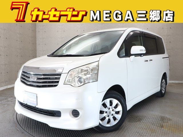 TOYOTA NOAH 2011