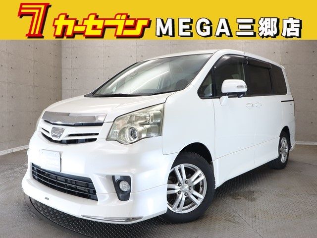 TOYOTA NOAH 2011