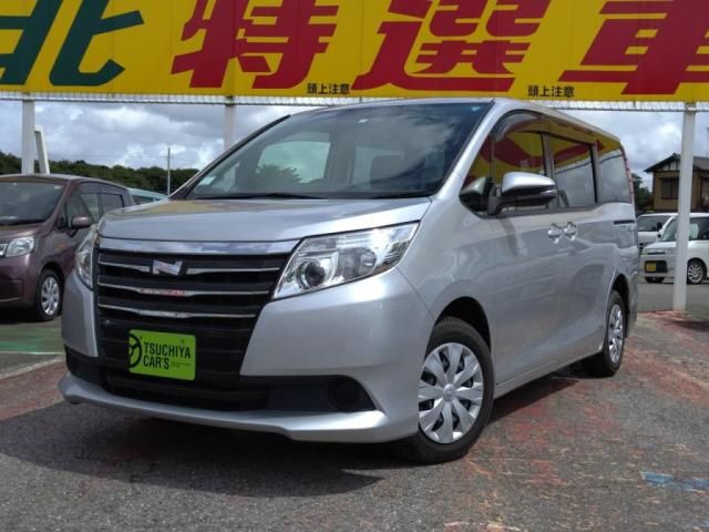 TOYOTA NOAH 2015