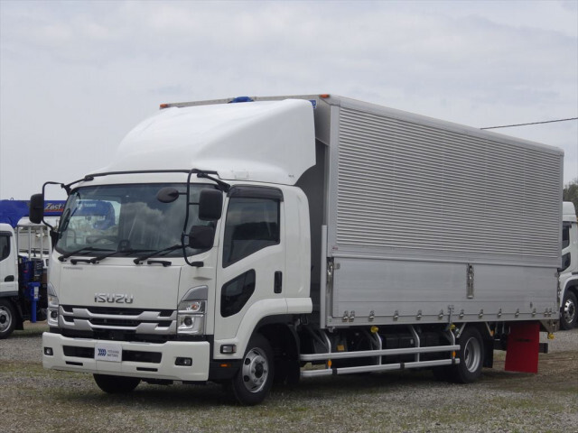 Isuzu FORWARD 2023