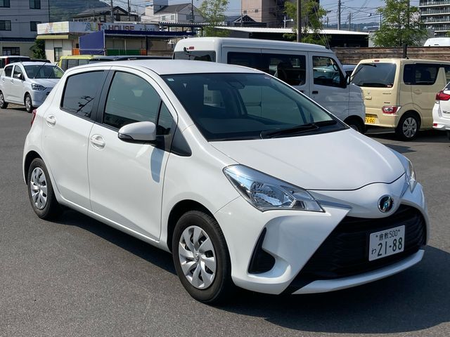 TOYOTA VITZ 2017