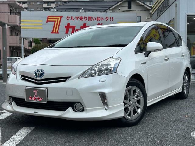 TOYOTA PRIUS ALPHA 2013