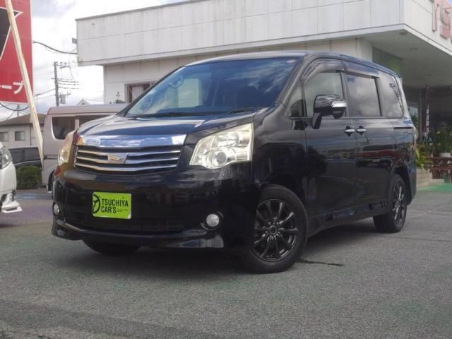 TOYOTA NOAH 2013