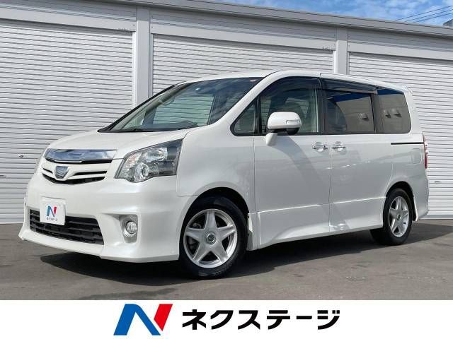 TOYOTA NOAH 2011