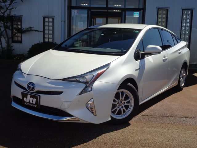 TOYOTA PRIUS 2018