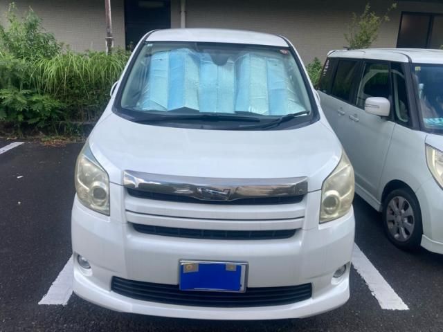 TOYOTA NOAH 2008