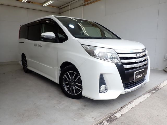 TOYOTA NOAH 2014