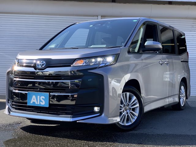 TOYOTA NOAH HYBRID 2022