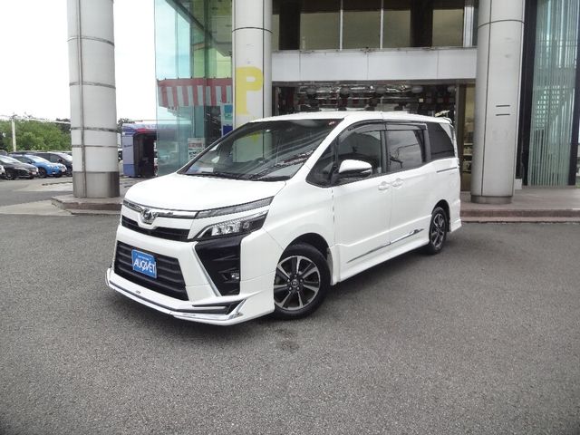 TOYOTA VOXY 2019