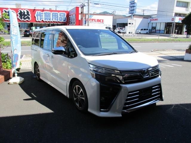 TOYOTA VOXY 2019