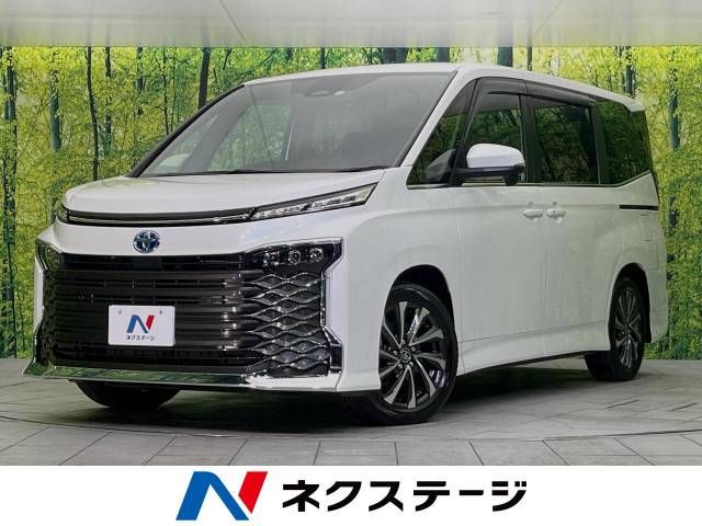 TOYOTA VOXY HYBRID 2022