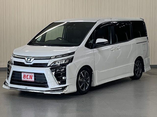 TOYOTA VOXY 2017