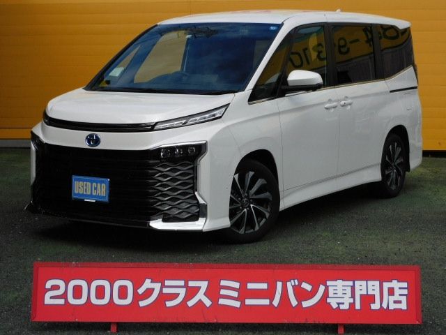 TOYOTA VOXY HYBRID 2022