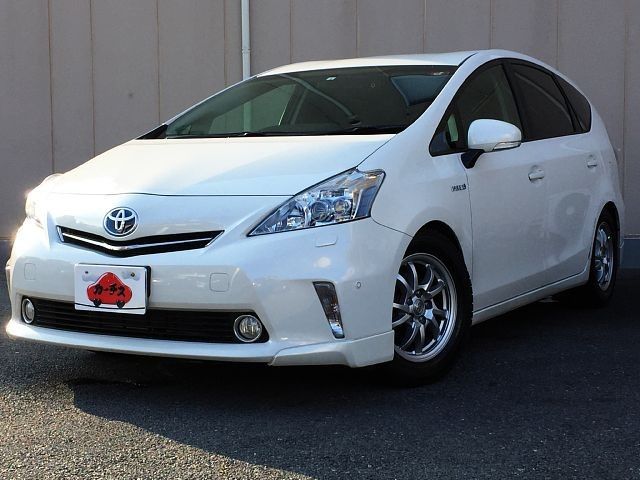 TOYOTA PRIUS ALPHA 2012