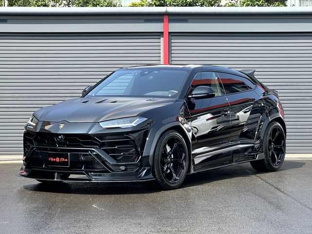 LAMBORGHINI URUS 2019