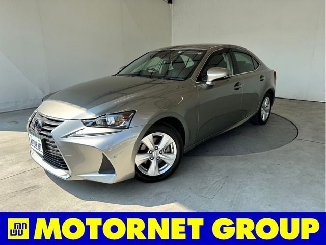 TOYOTA LEXUS IS300h 2019