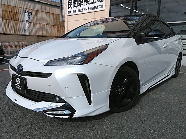 TOYOTA PRIUS 2021