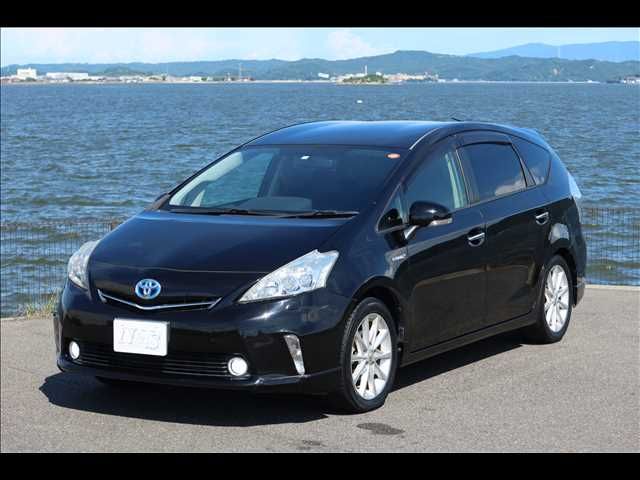 TOYOTA PRIUS ALPHA 2012