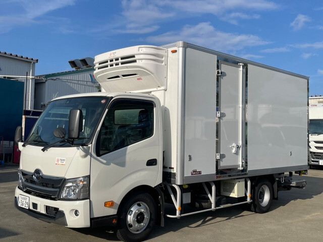 Hino DUTRO 2023