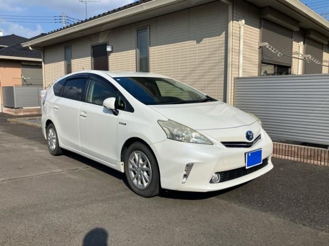 TOYOTA PRIUS ALPHA 2013