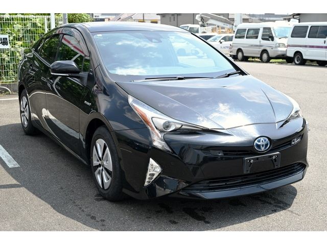 TOYOTA PRIUS 2017