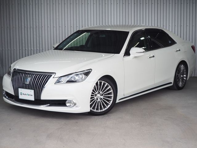 TOYOTA CROWN MAJESTA HYBRID 2014