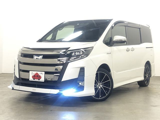 TOYOTA NOAH HYBRID 2017