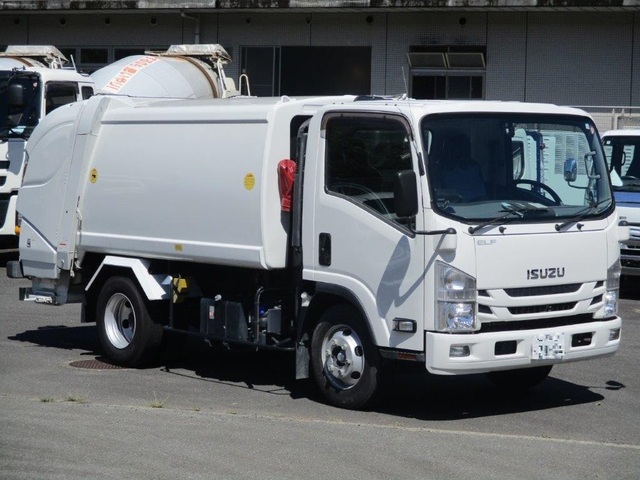 Isuzu ELF 2021