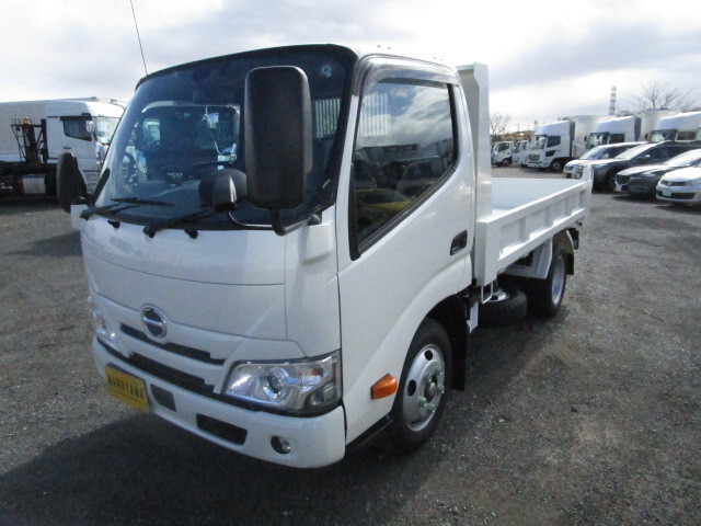 Hino DUTRO 2024