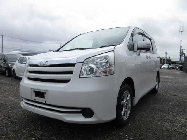 TOYOTA NOAH 2008