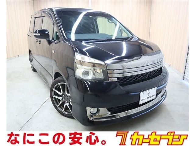 TOYOTA VOXY 2011