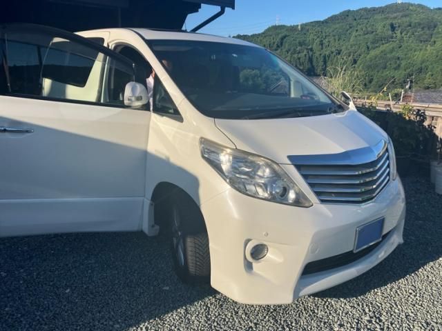 TOYOTA ALPHARD 2010