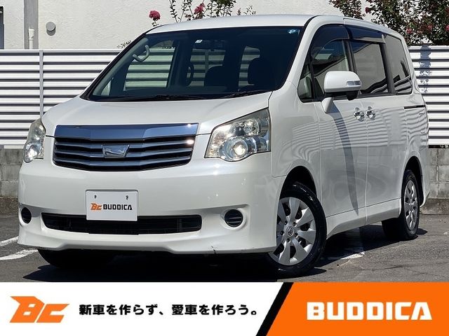 TOYOTA NOAH 2011