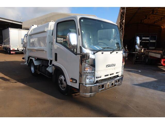 Isuzu ELF 2013