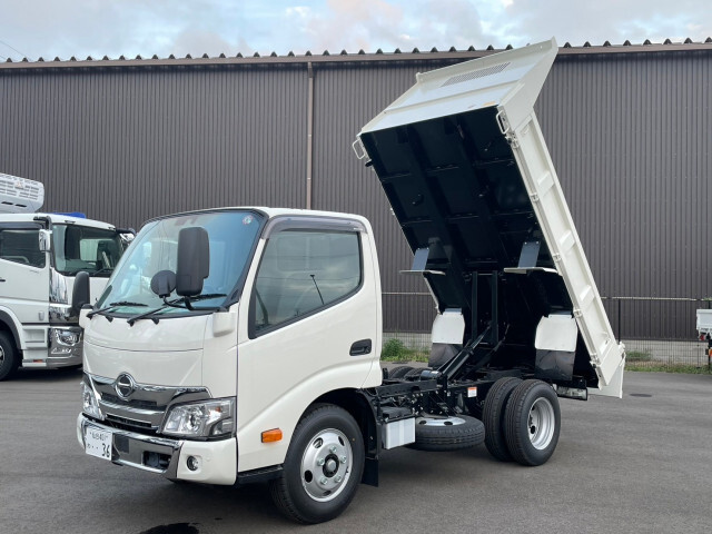 Hino DUTRO 2024